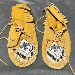 Vintage Thunderbird Beaded Suede Leather Fringe Moccasins Tan Soft Sole Shoes
